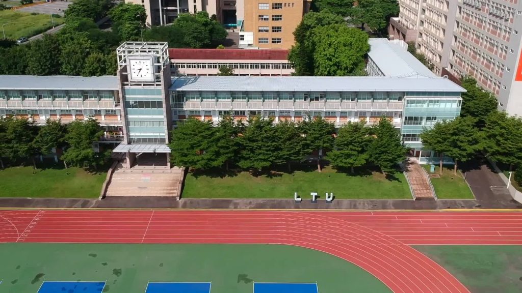 Khuôn viên Đại học Lĩnh Đông